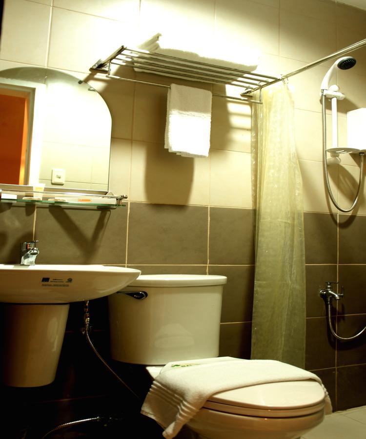 Urbantel Hotel Лусена Экстерьер фото